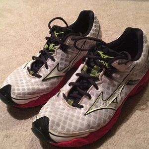 Mizuno Wave Precision 13 - Men's Running Shoe